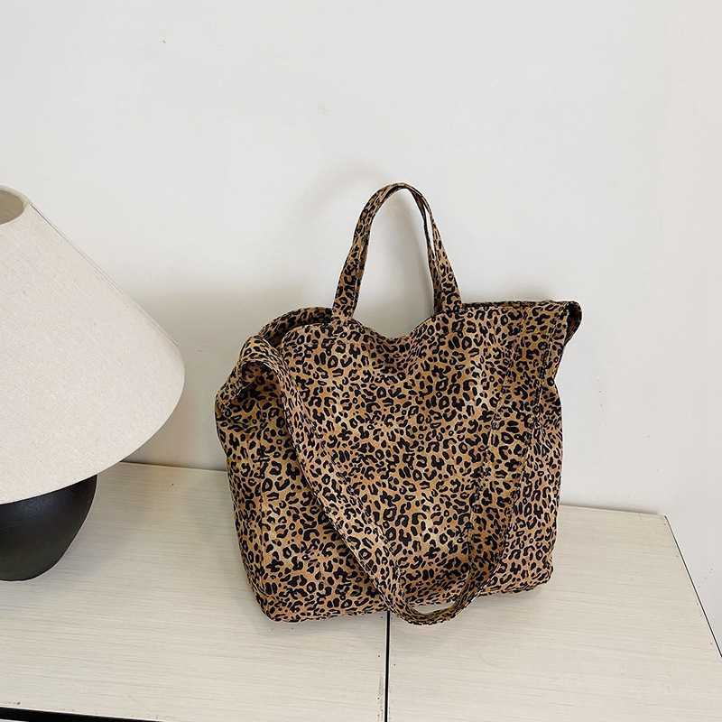 Large capacity leopard print fashionable shoulder bag for women's new style, simple and personalized tote bag, large shopping bag, versatile trav