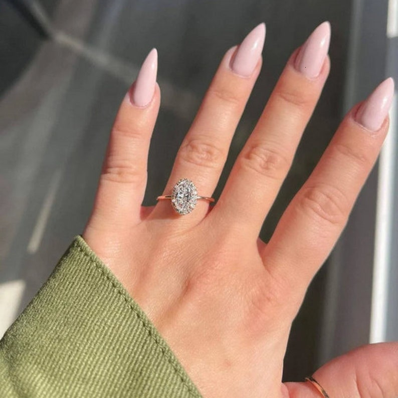 10.00 x 7.00 MM Colorless Oval Cut Moissanite Halo Ring Sterg Sier gorgeous
