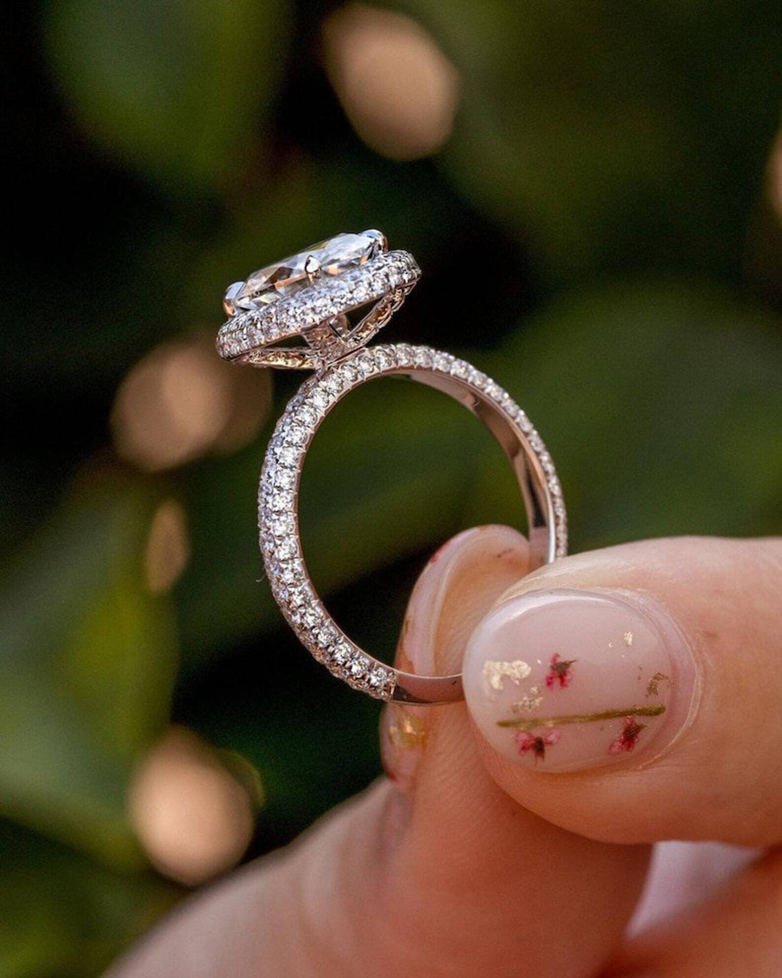 9x7mm Oval Cut Moissanite Halo Engagement Ring Art Deco Style Sterg Sier Fine Jewelry for Wedding VVS Clarity gorgeous