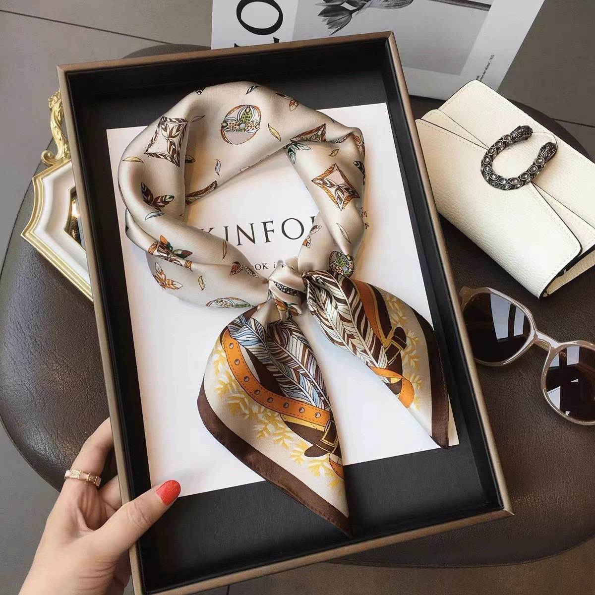 70X70 Simple Designer Letters Print Floral Silk Scarf Headband For Women Fashion Long Handle Bag Scarves Paris Shoulder Tote Lage Ribbon Head Wraps 595