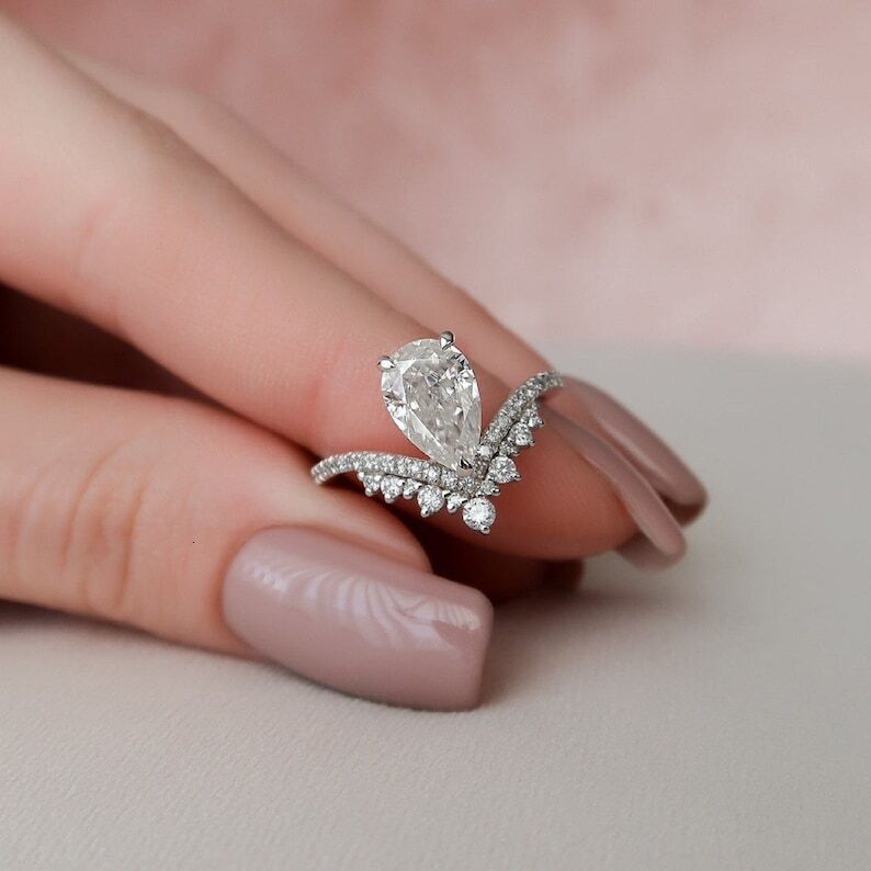 1.33 CT Colorless Pear Cut Moissanite Art Deco Ring in Platinum Fine Wedding Engagement Jewelry gorgeous