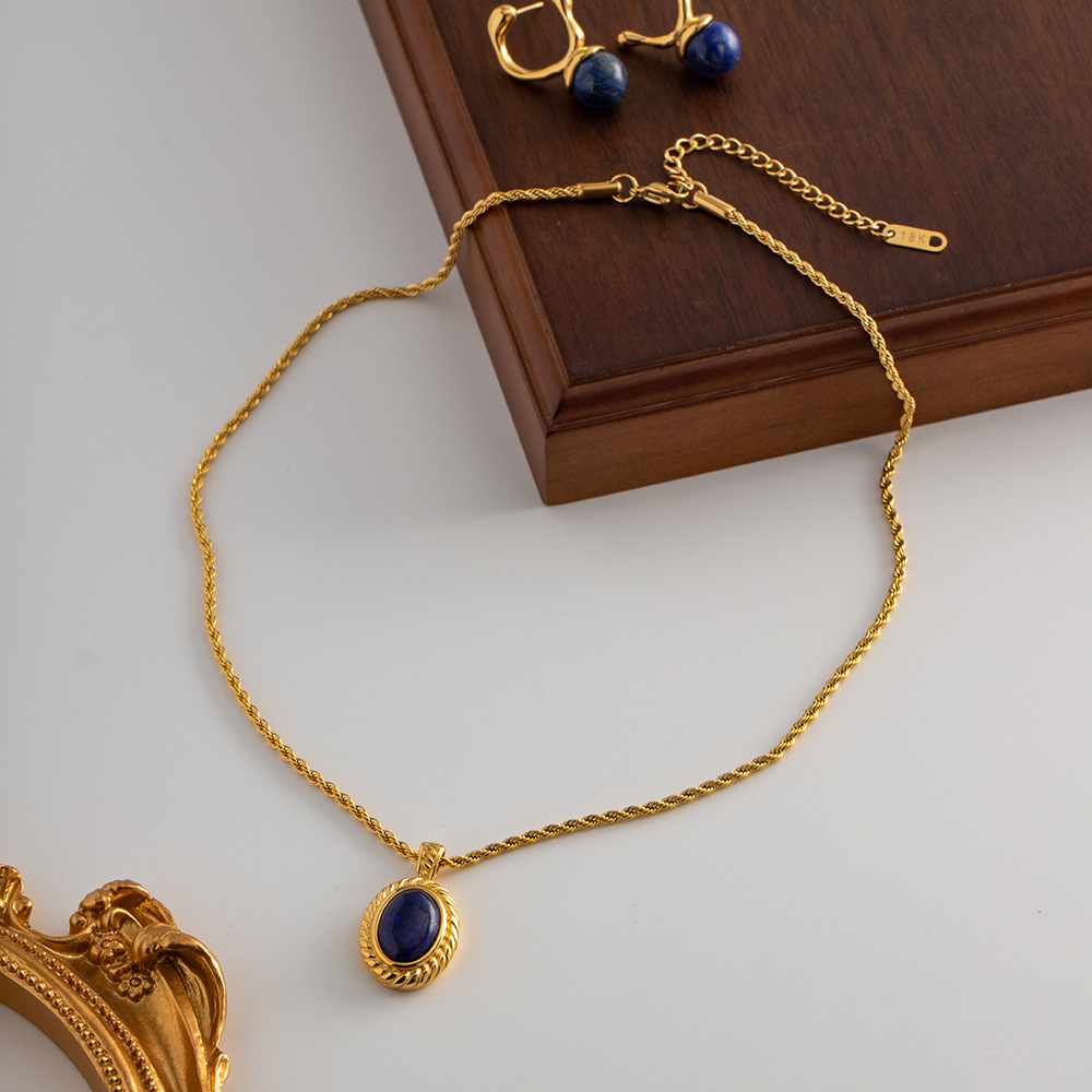 Designer Fashion Necklace for Women 18K Gold Stainless Steel Inlaid Lapis Lazuli Oval Vintage Pendant Necklace Wholesale