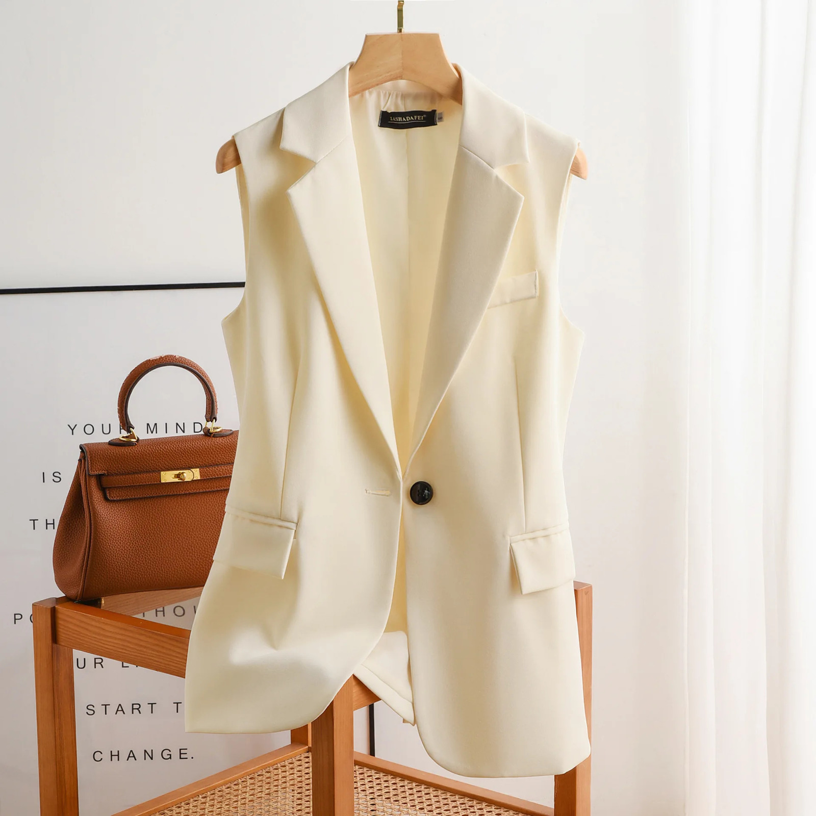 Womens Lapel Collar Vest Coat AllMatched Single Breasted Sleeveless Classic Solid Color Chic Vintage Office Lady Jacket 241111