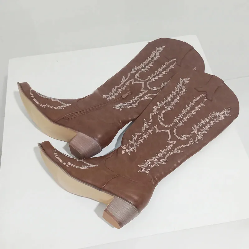 2024 Embroidered Cowgirl Shoes Women Slip On Western Knee High Fashion Low Heels Square Toe Cowboy Boots 240619 241119
