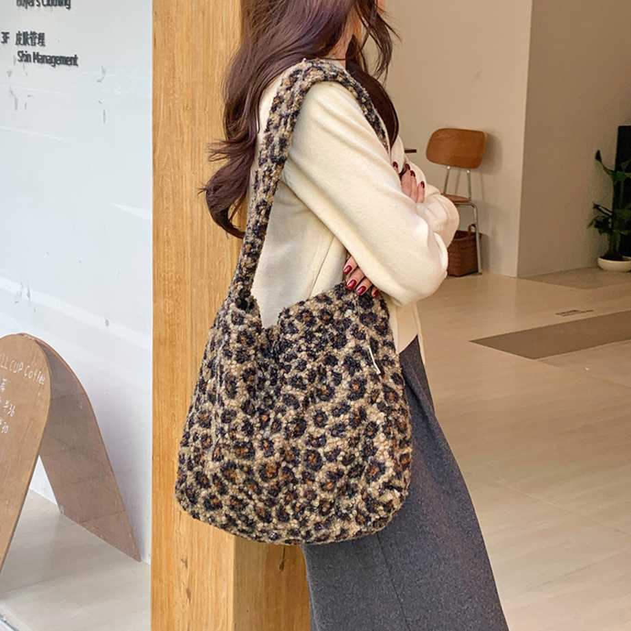 Double layered autumn winter Korean ins style imitation lamb plush bag, large capacity shoulder bag, leopard print tote bag 241115