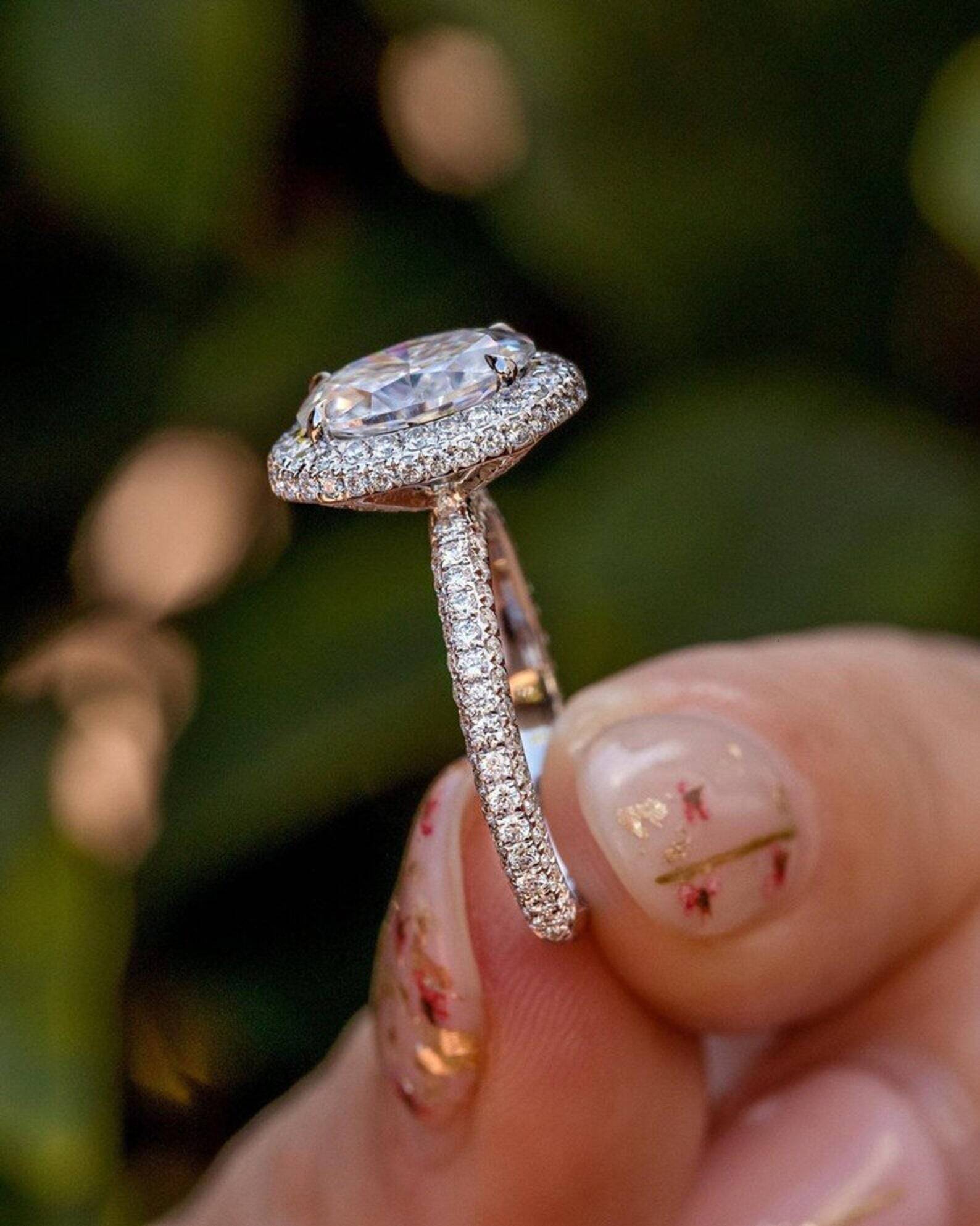 9x7mm Oval Cut Moissanite Halo Engagement Ring Art Deco Style Sterg Sier Fine Jewelry for Wedding VVS Clarity gorgeous