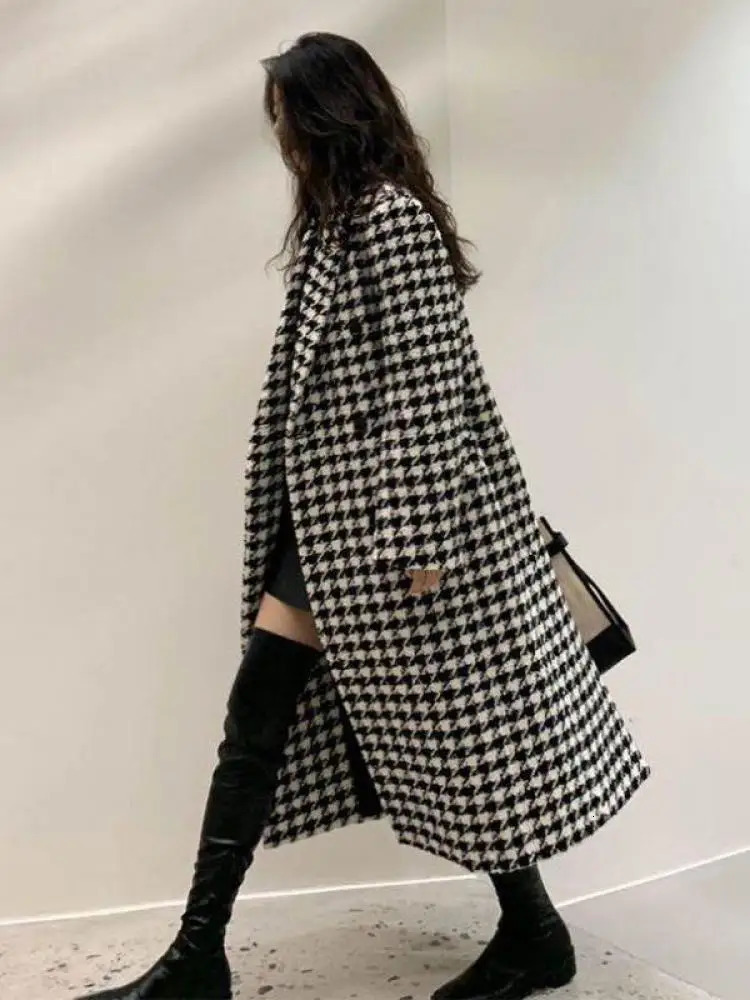 Womens winter Korean long wool coat retro black and white patch work plain loose jacket double chest coarse tweed jacket fashionable 241111