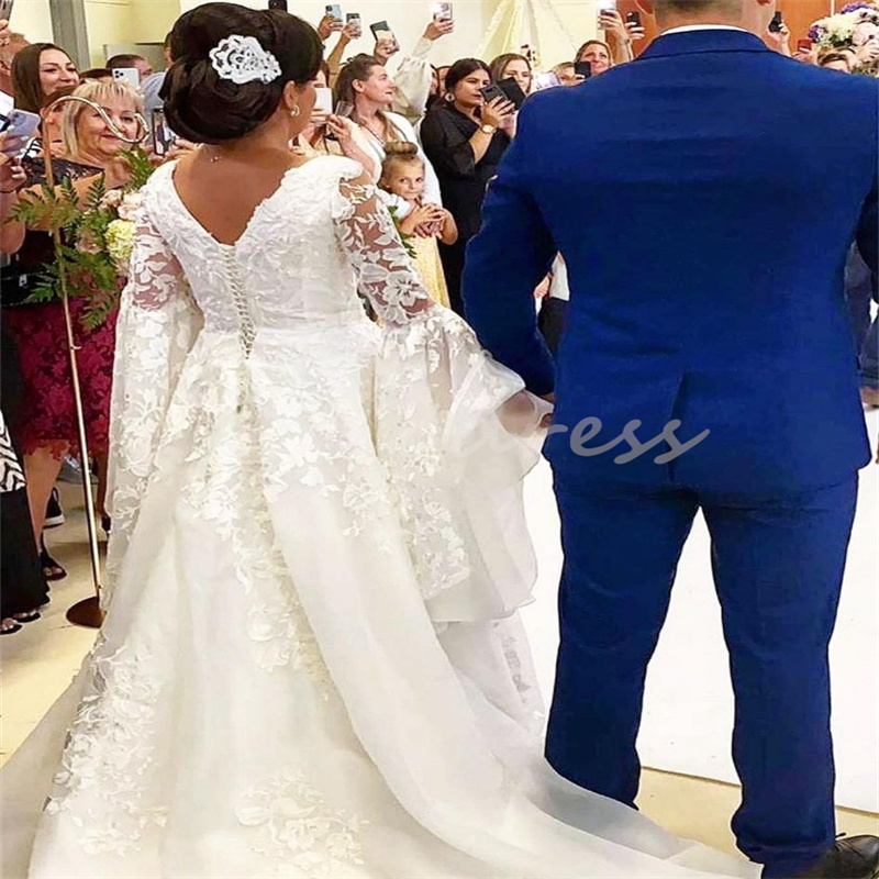 Gorgeous Princess Lace Wedding Dresses Elegant Square Flare Sleeves Country Castle Bride Dress Luxury Celtic Bridal Gowns Corset Robe De Mariage 2025