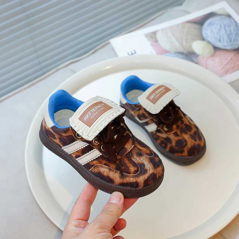 Leopard Print childrens leather sports shoes for boys and girls lightweight breathable and non slip sports shoes for young children X250429