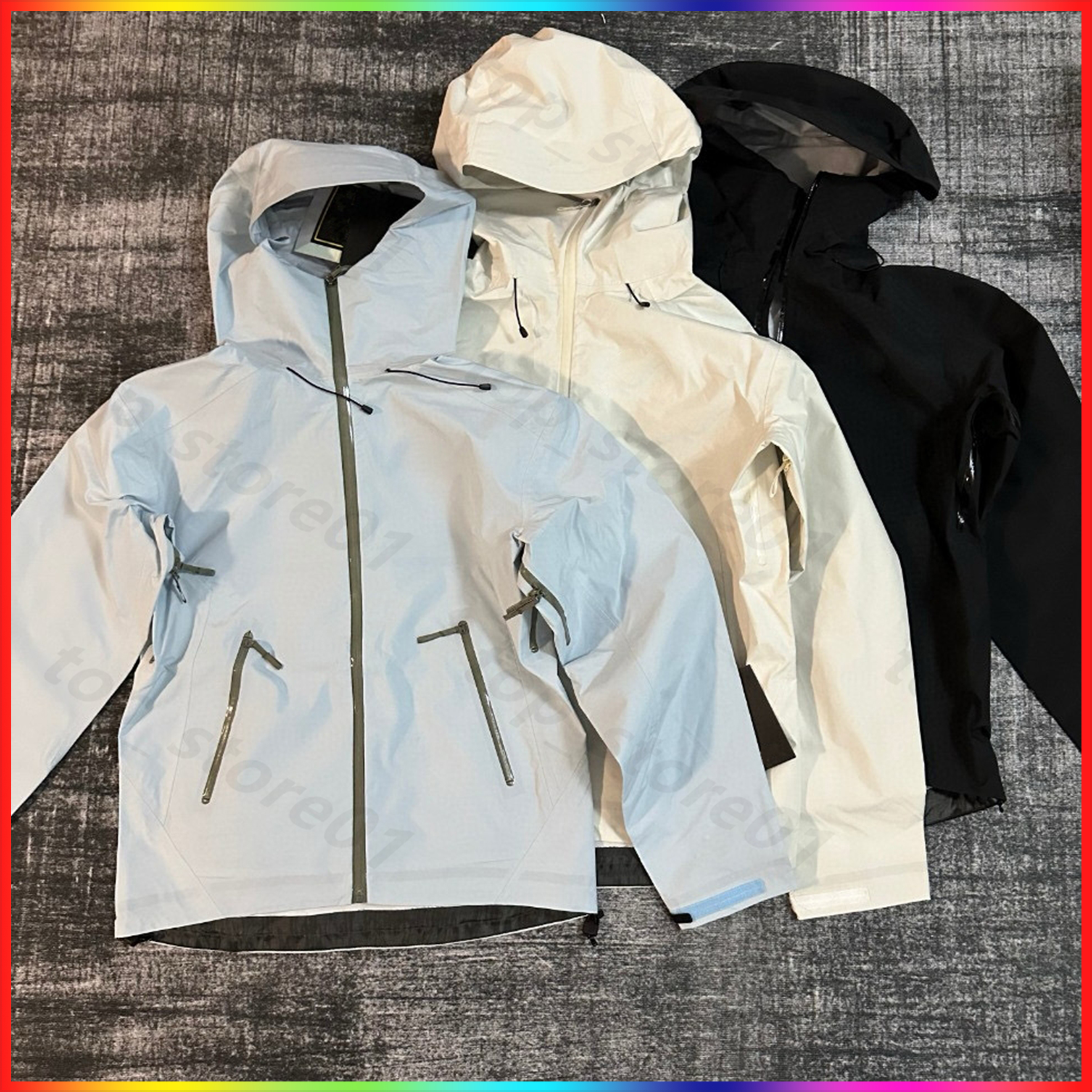 Winter Ready: Unisex Jacket Tailored For Active Use In Snowy Conditions