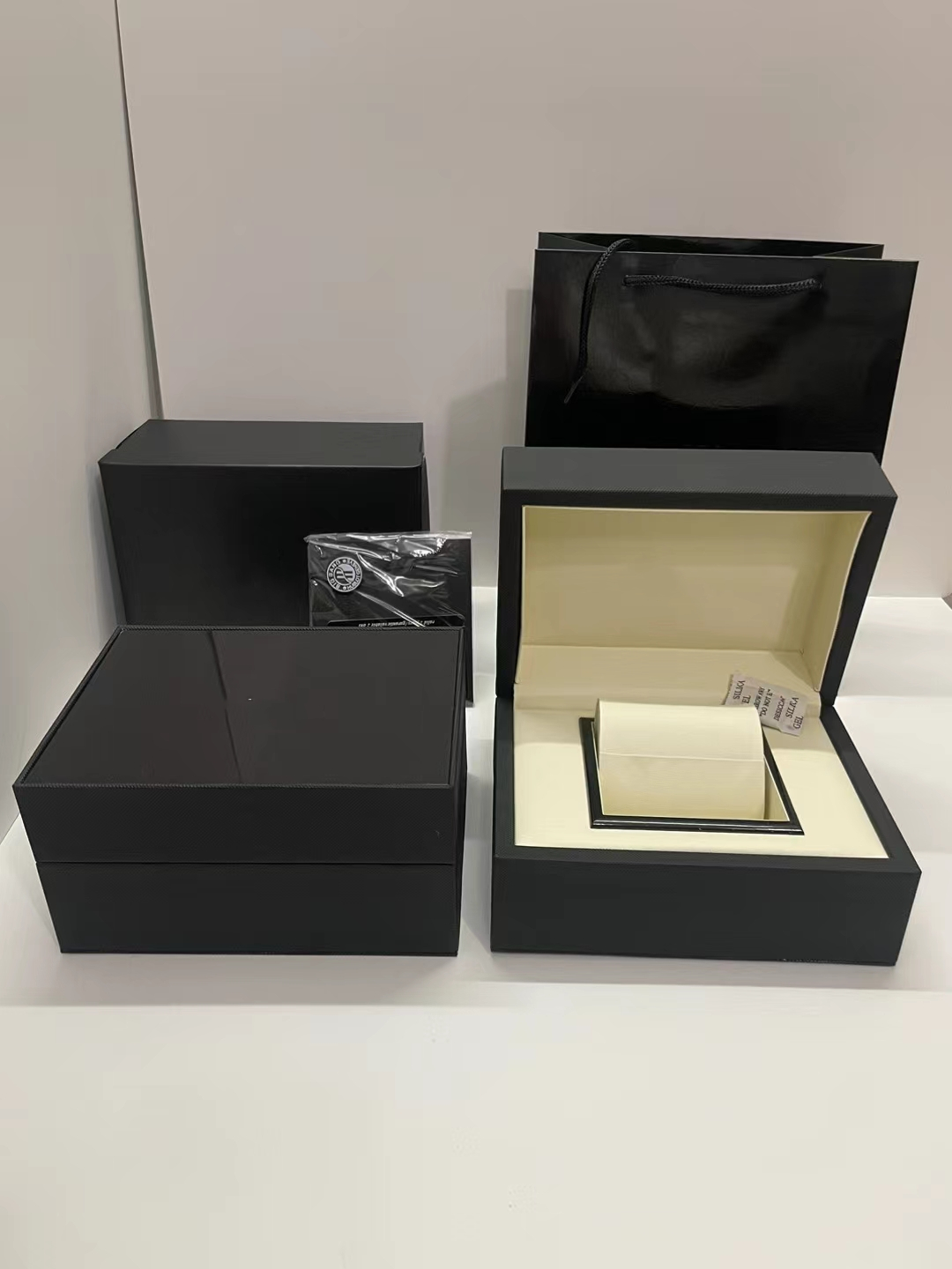 Top Quality HUBLOT Boxes watch Original Box Accessories wholesale montre Watches Booklet Card Tags and Papers In English Swiss Watches Boxes Many are the box #186