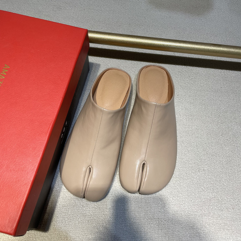 Novelty Split Toe Shoes Woman Ninja Tabi Slippers Leather Round Toe Slides Comfy Mules Femmes Clog Sandals Pettitoes Flipflops