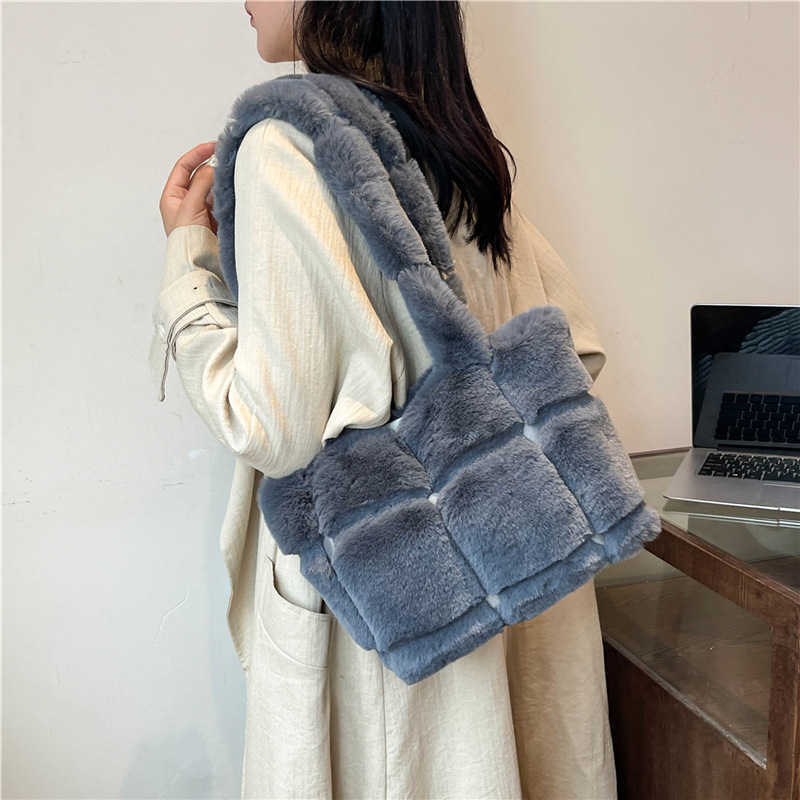 Autumn and winter women's plush large capacity bag, women's simple and niche solid color plaid shoulder bag, highend pink backpack