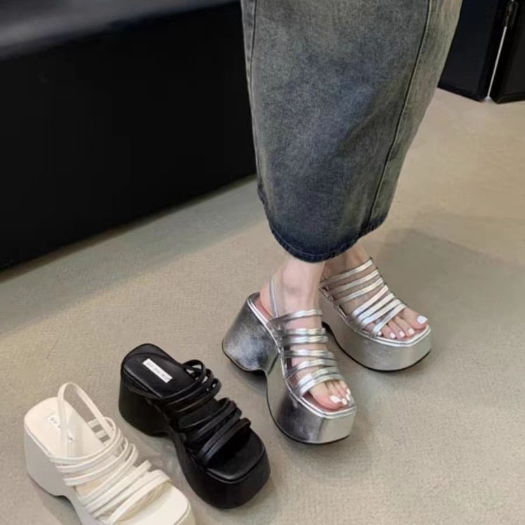 Women's New Thick Soled Fashionable Black Wedge Heel Roman Sandals.