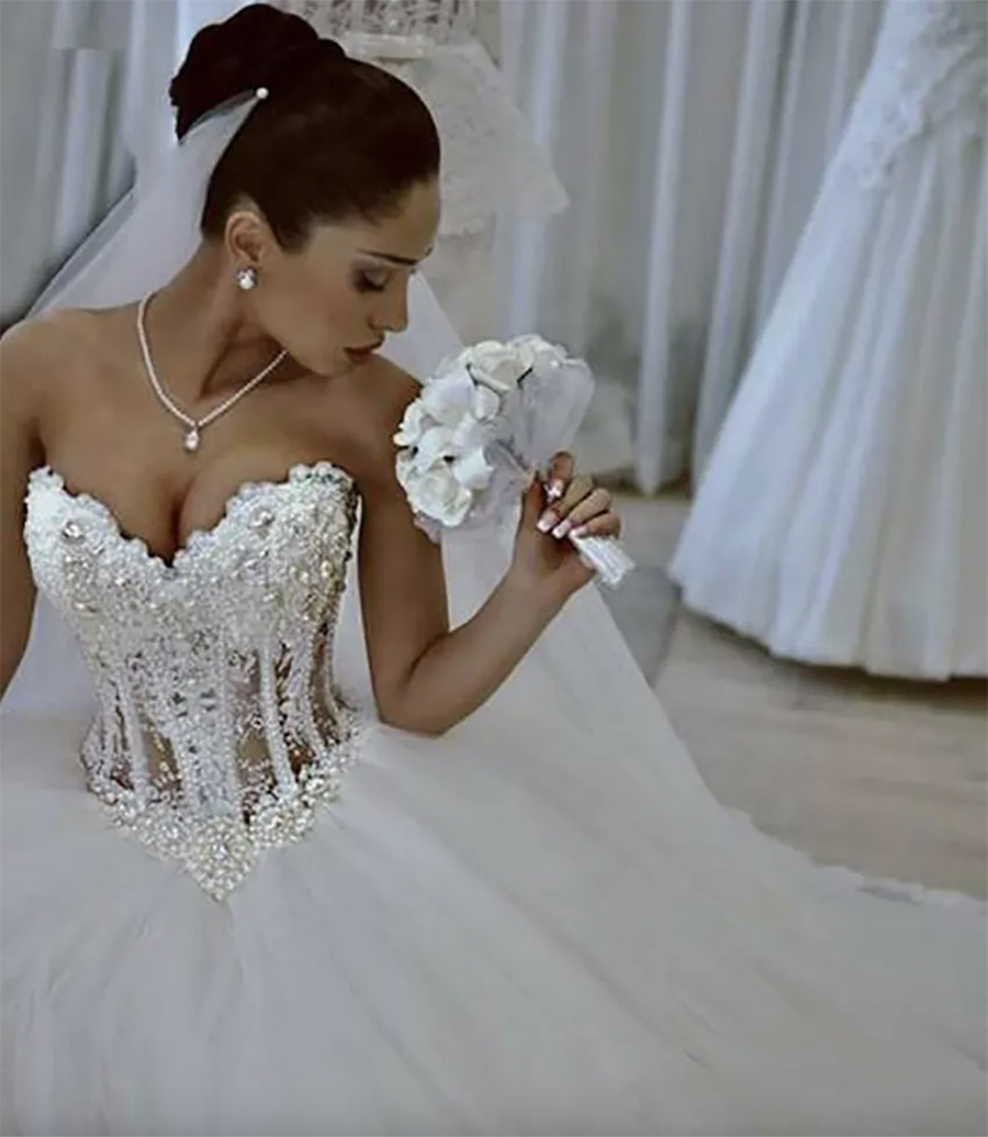 2024 Corset Ball Gown Wedding Dresses Sweetheart Beaded Crystal Tulle Bling Wedding Gowns Lace-Up Back Custom Made Dress Arabic