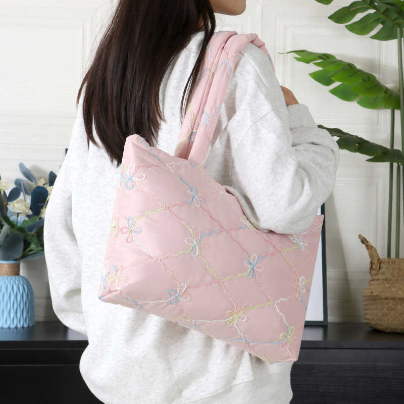 Quilted Cotton Padded Large Shoulder Bag Simple Embroidery Handheld Tote Bag Classic Versatile Clothing Commuting Handbags 241111