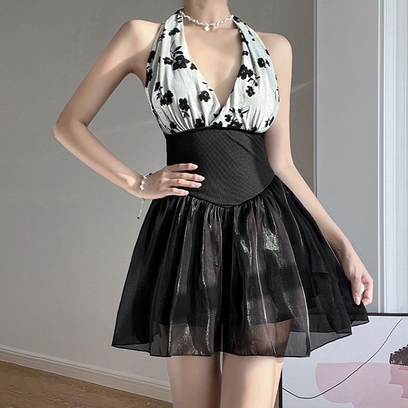 2023 New Fashionable Halter Beach Women's Swimsuit High Waited One Piece the Bell Slim Print Low Back Sexy Bohemian Bikini Set