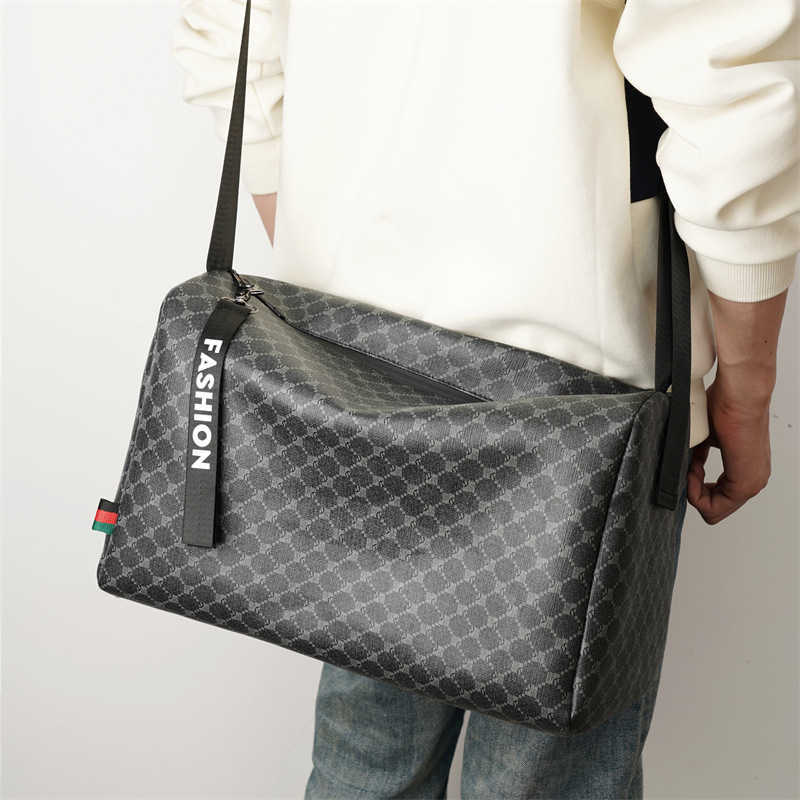 Outdoor Trendy Mens Travel Bag Large Capacity Simple and Versatile Crossbody Fitness Bag Casual Commuting Shoulder Bag