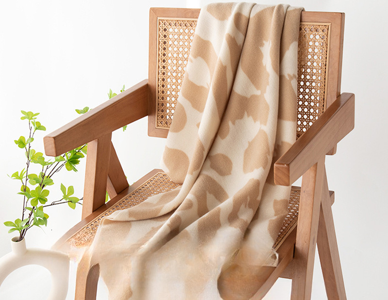 Autumn/Winter New Imitation Cashmere for Girls, with a High level of Fashionable Commuting, Cold proond Warm Scarf