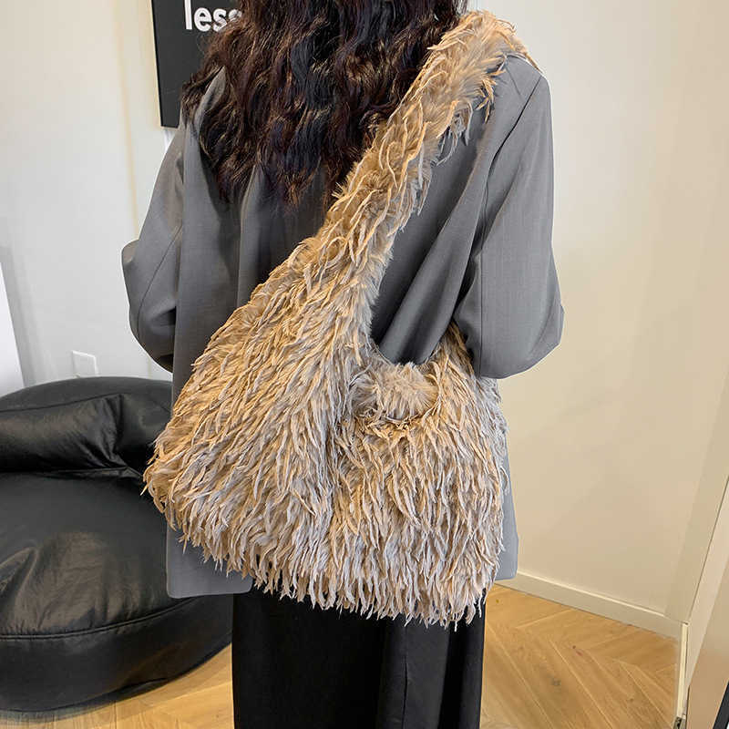Plush Bag for Women Tassel Shoulder Bag Large Capacity Tote Bags Fashionable Shopping Handbags Luxury Handbags Purses 241111
