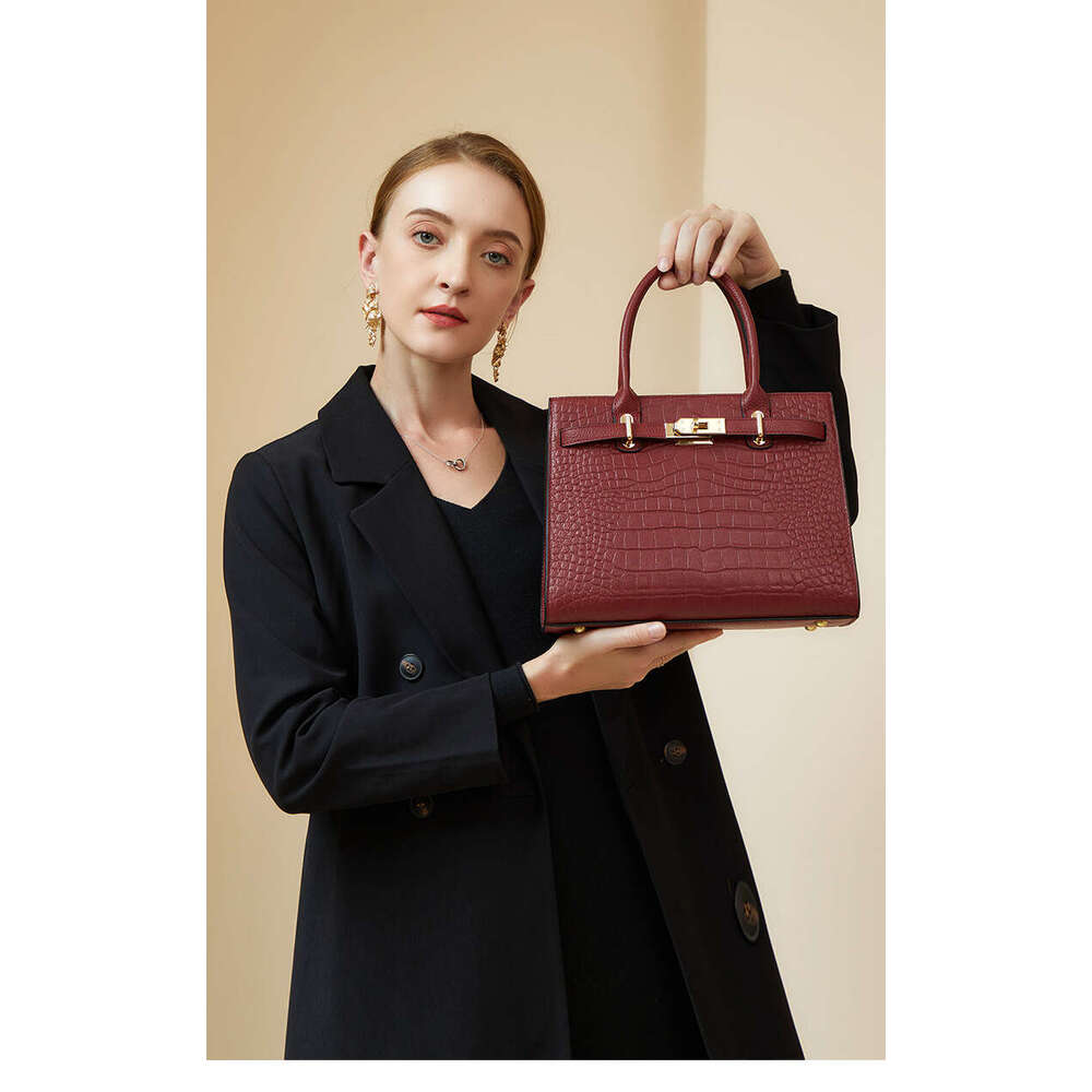 Same Style As Blogger Versatile New Fashion Large Capacity Women Leather Handbag Street Dressing