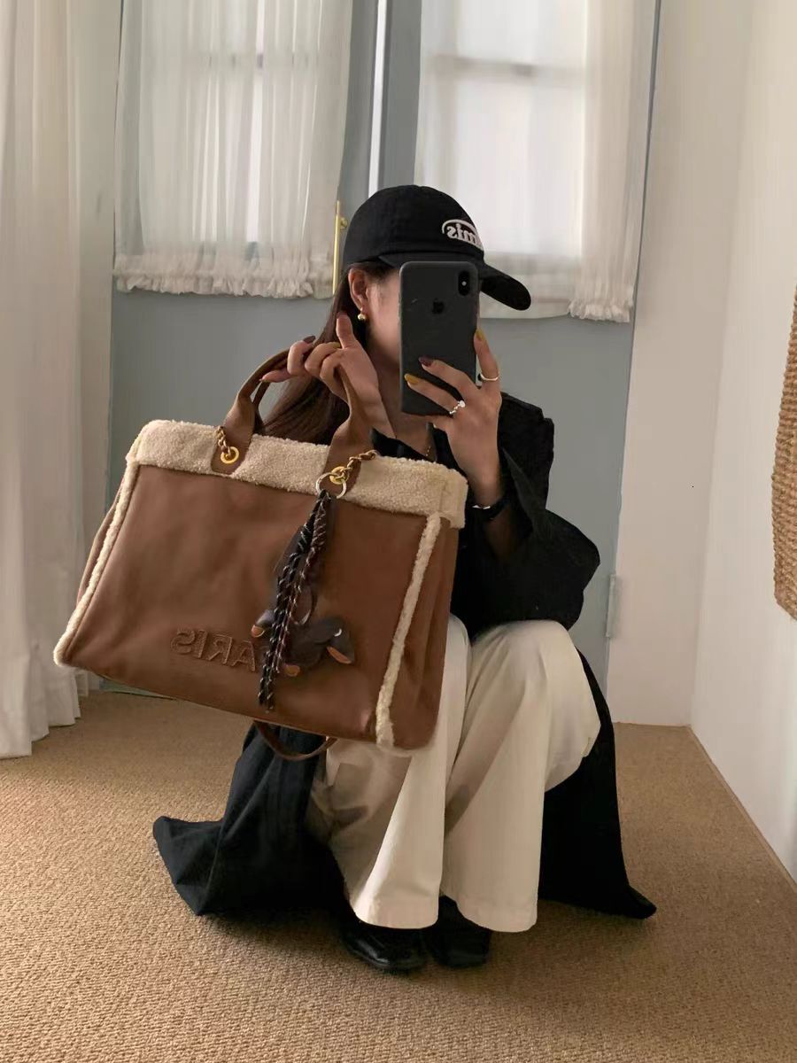 Ladies Fashion Shoulder Bag Women's Handbag New Style Retro Plush Autumn Winter Handbags High Quality Bags Trend Y2k Feather BagVoyage
