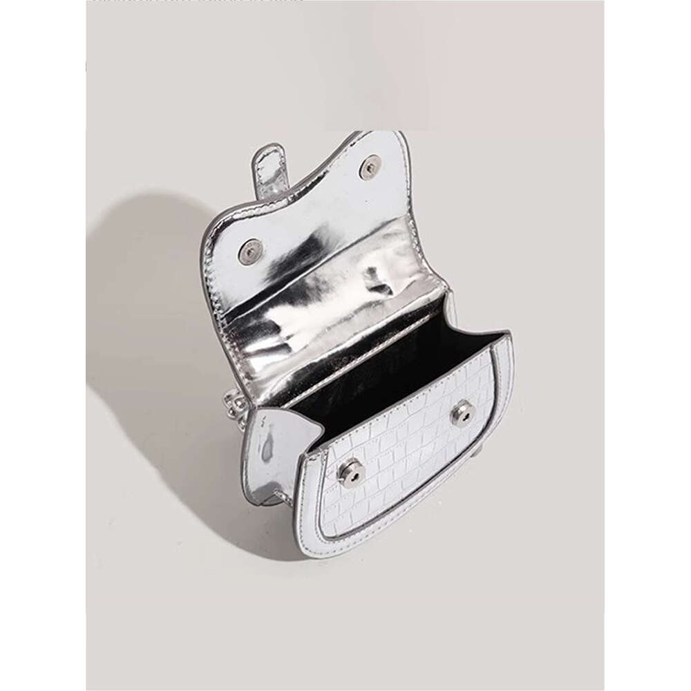 Summer high-grade sense niche texture pearl chain crossbody mini sier handbag girl 2024 new model