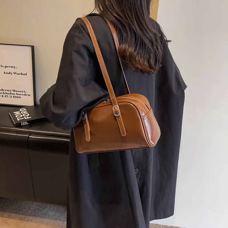 Womans Boston Shoulder Crossbody Bag Monochrome Fashion Handbag with Adjustable Straps armpit for Work Shopping Travel 241111