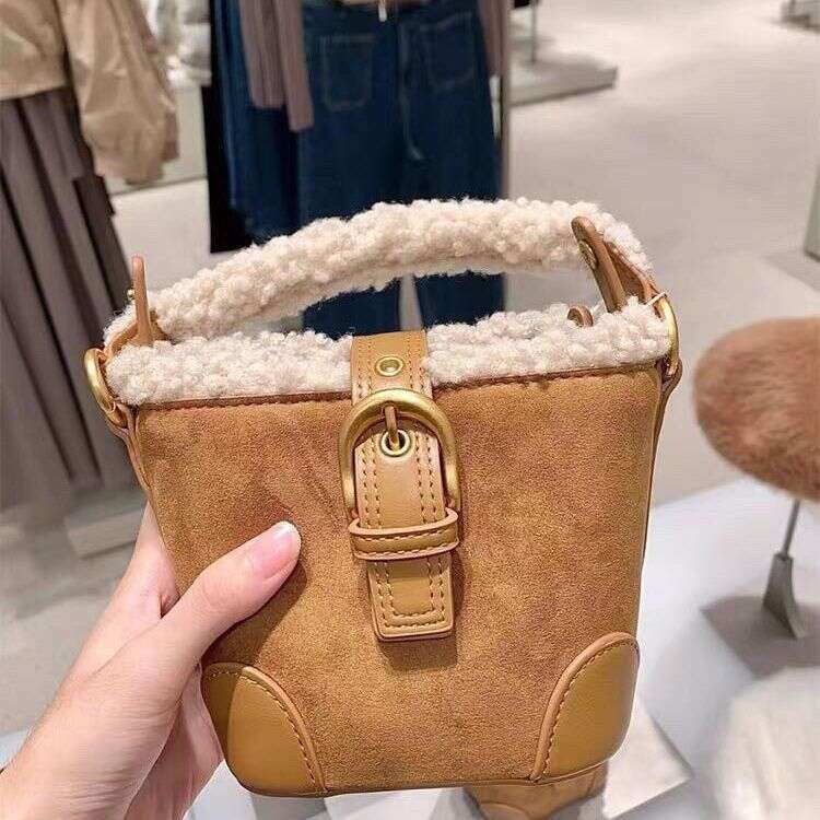 Single Shoulder For Women 2024 New Trendy Autumn And Winter Women's Casual Versatile Atmosphere With Fur Edge Handheld Crossbody Bag