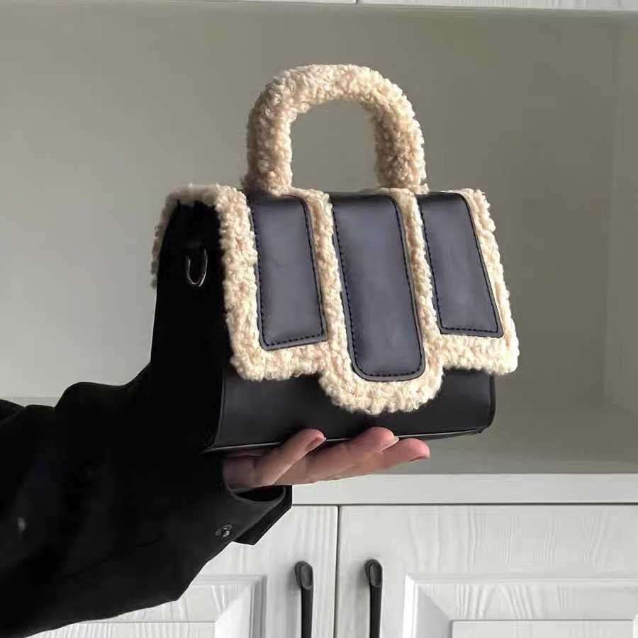 Korean version bag fur girl crossbody bag versatile plush handbag high-end single shoulder small square bag 241115