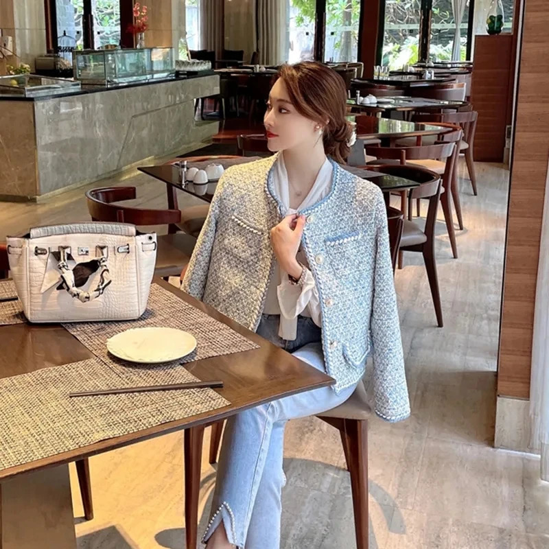Elegant Blue Plaid Tweed Jacket Women Vintage Round Neck Pearl Button Short Coat Korean Fashion Chaqueta 241112