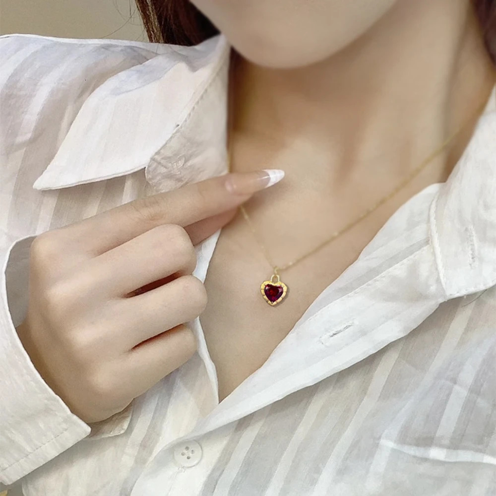 Vinregem 10 MM heart-shaped cut ruby vintage pendant necklace 18K gold-plated 925 sterling silver anniversary gift 241112