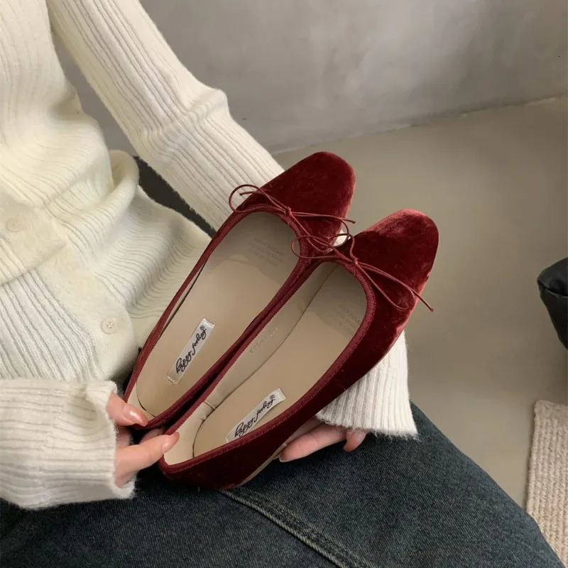 Elegant Velvet Ballet Shoes for Women Velvet Ballet Apartment for Women Retro Round Toe Bow Shallow Load 241111