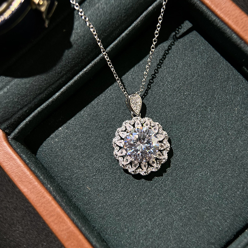 2024 Choucong Brand Flower Pendant Luxury Jewelry 925 Sterling Silver Round Cut White Topaz CZ Diamond Gemstones Party Women Wedding Clavicle Necklace