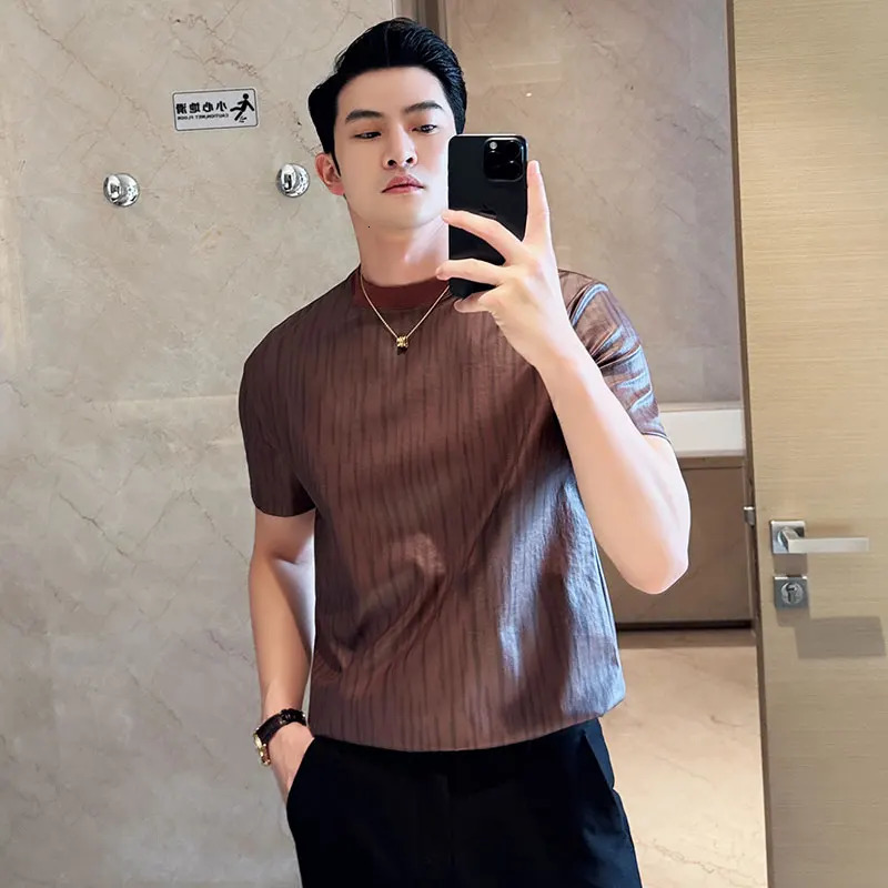 Shiny striped mens T-shirt with Korean fashion coating leather texture T-shirt for mens clothing O-neck ultra-thin suitable for casual T-shirt 241112