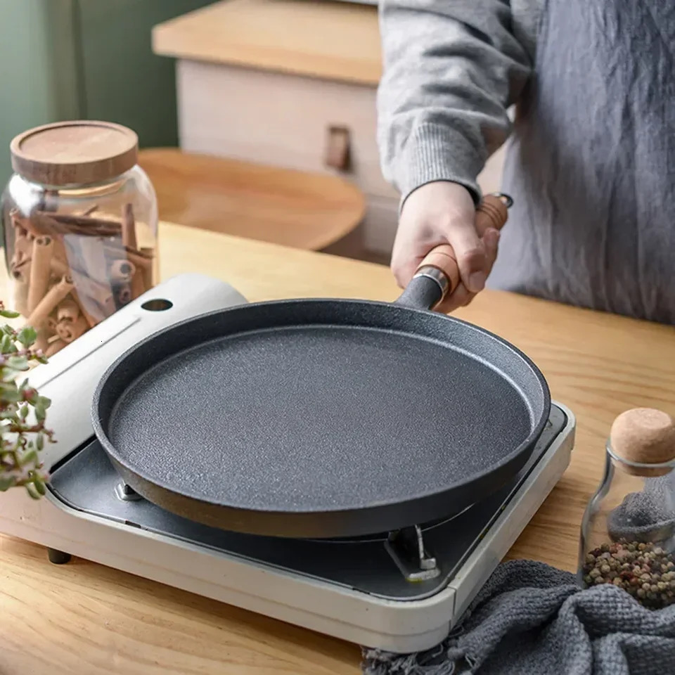 26cm Thickened Cast Iron Non-stick Frying Pan Cake Pancake Crepe Maker Flat Pan Fried Eggs Saucepan Kitchen Cookware 241111