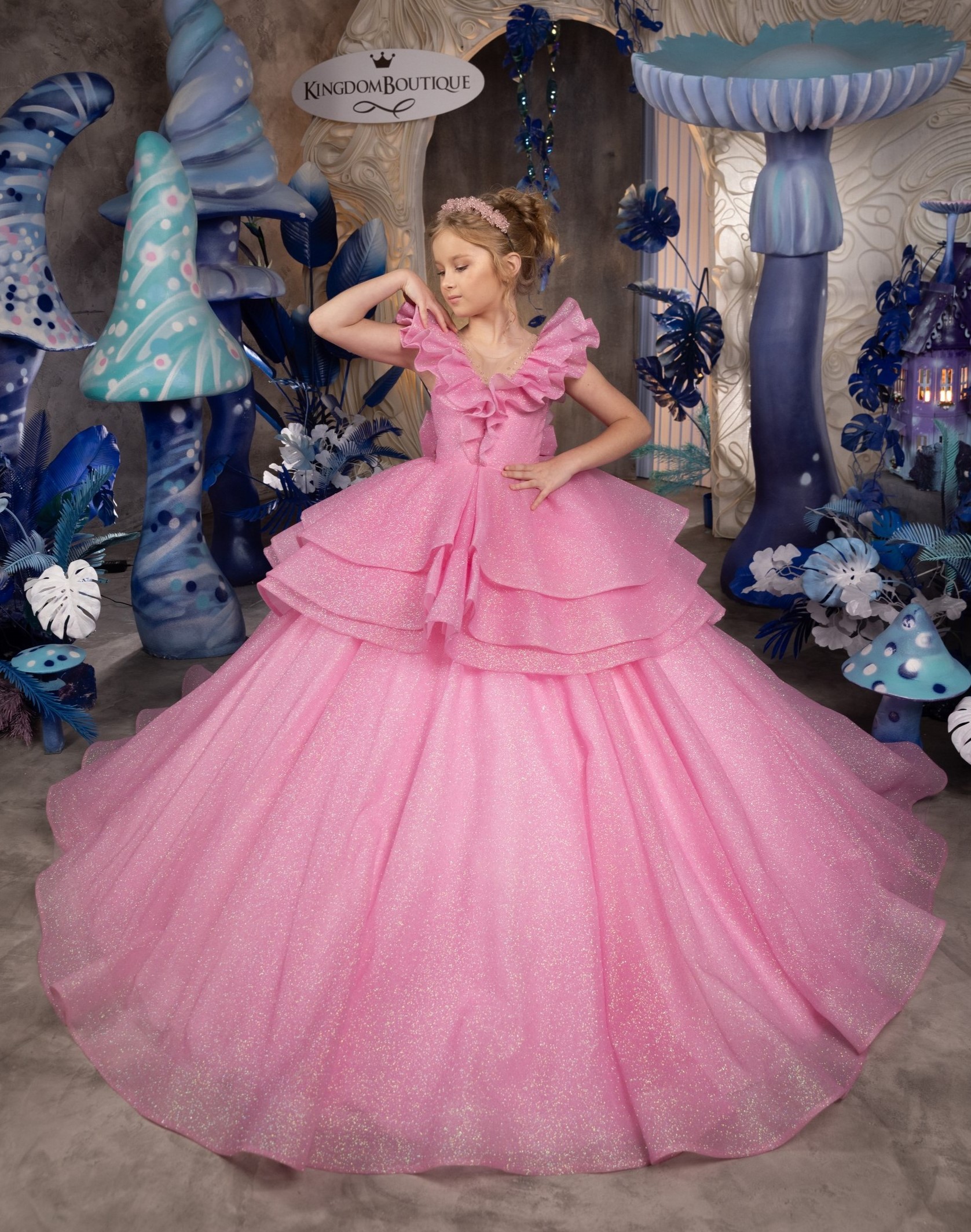 Sparkly Pink Flower Girls Dresses Ruffle Shoulder Girl Pageant Gowns Kids First Communion Dress Tiered Waist Illusion Button Back Birthday Dress 0620