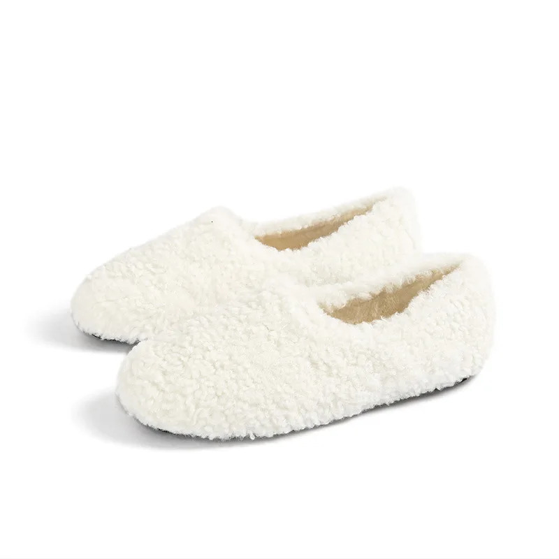 Round toe sheepskin shoes for women sizes 41-43 large fur mocasines warm winter shoes for women sheepskin shoes sliding on a wool roller board 241111