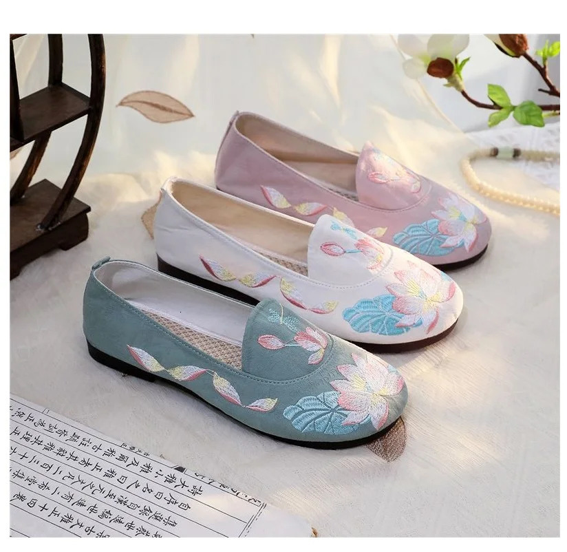 Old China Apartment Womens Beijing Shoes Elegant Flower Loafers Womens Antique Embroidered Shoes Womens Espadrillle Apartment Mocassin 241111
