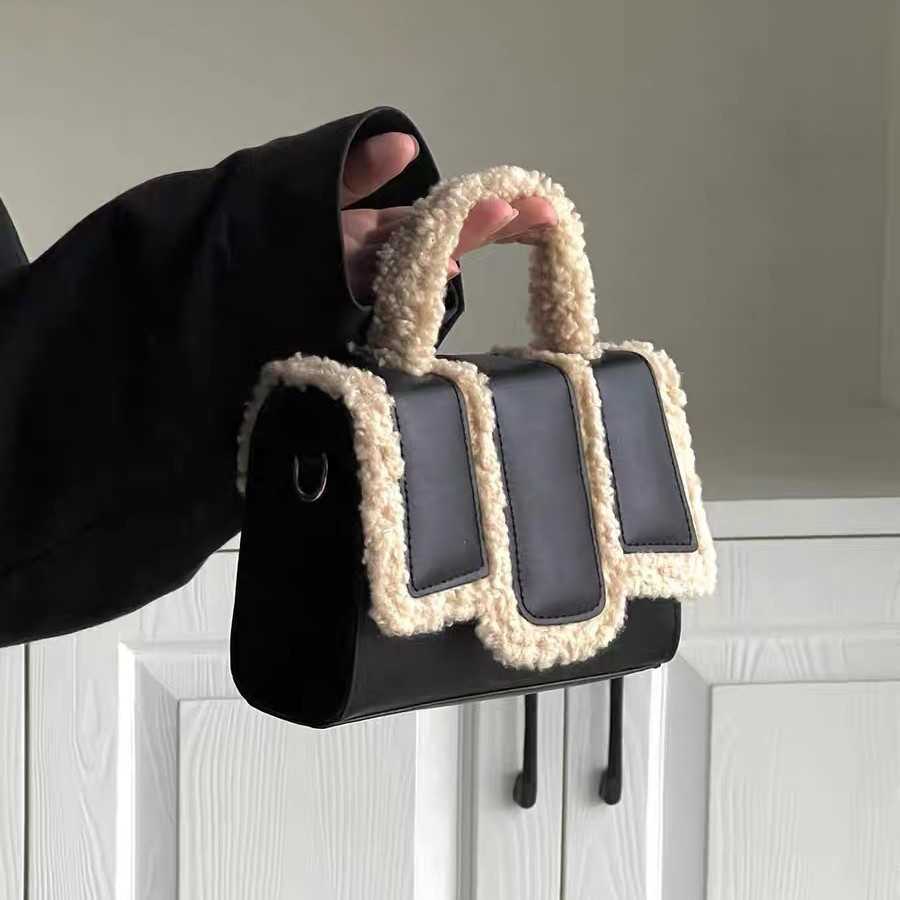 Korean version bag fur girl crossbody bag versatile plush handbag high-end single shoulder small square bag 241115