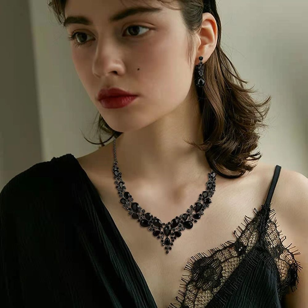 Jewelry Accessories Personality Crsytal Women Necklace Korean Style Earrings Necklace Ear Studs Set Wedding Jewelry Set a0ce8