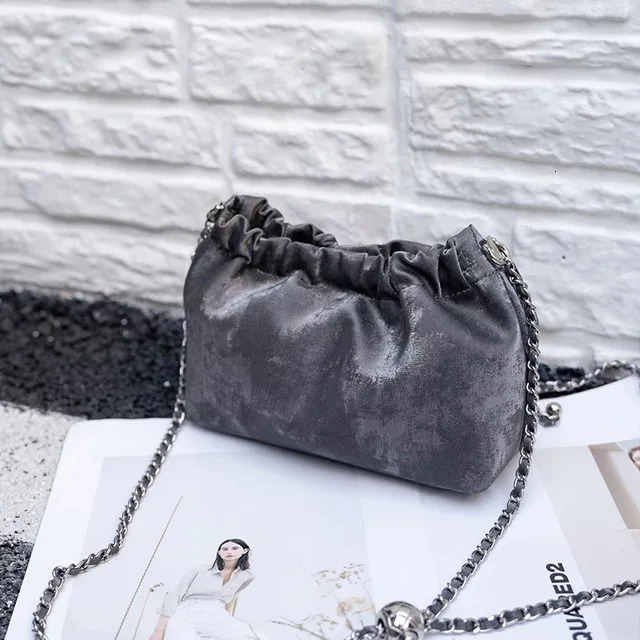 Summer New Women Chain Messenger Female Soft Split Leather Fashion Bucket Shoulder Lady Casual Crossbody Bag Patent Leather