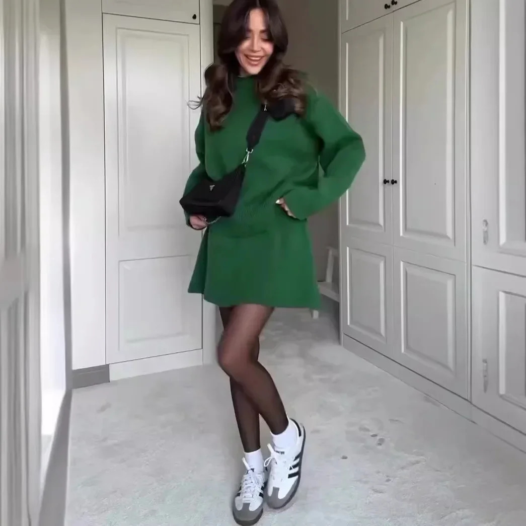 Womens autumn and winter fashion casual 2-piece solid color knitted sweater and mini skirt in ivy style 241112