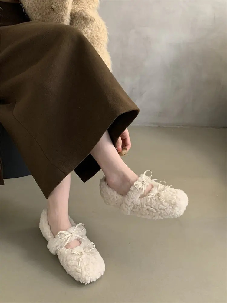 Autumn and winter womens apartment low boots casual womens sports shoes slide on Loafers fur round toe shallow mouth boat slide on Teddy shoes 241111