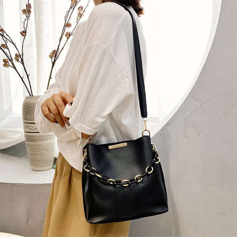 Korean Chain Leather Shoulder Casual Handbags Crossbody Bag Bucket For Women Designer Messenger Bags Sac