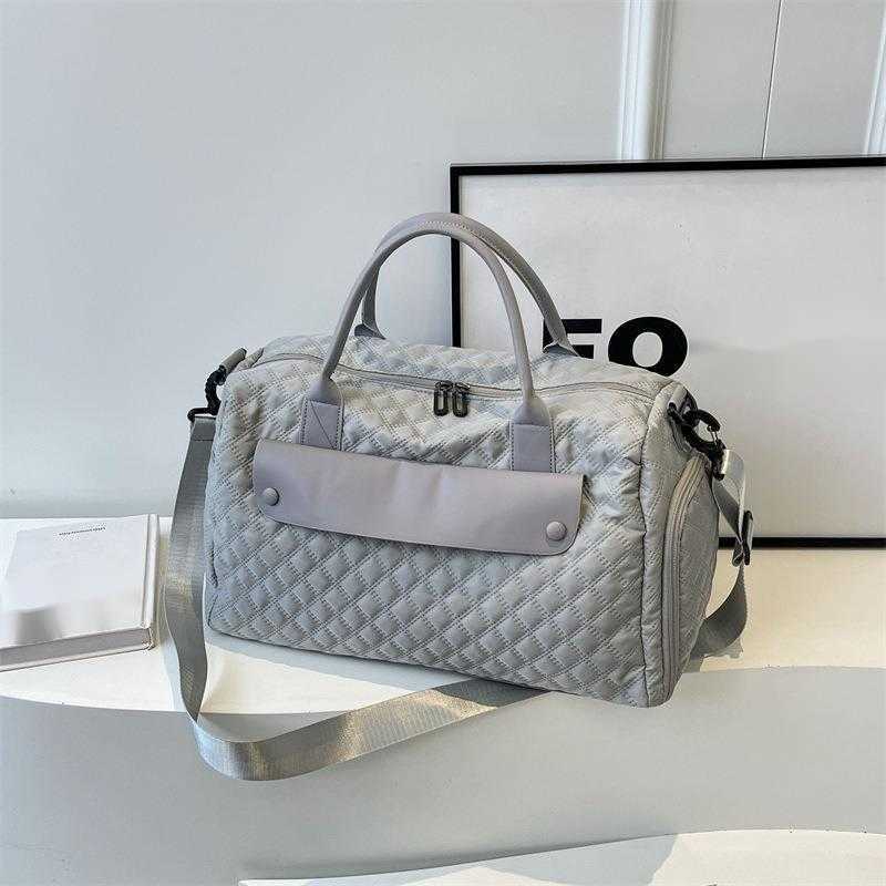 Travel Bag Large Capacity Sports and Fitness Bag Womens Shoulder Bag Crossbody Handbag Short Distance Business Travel Luggage Bag