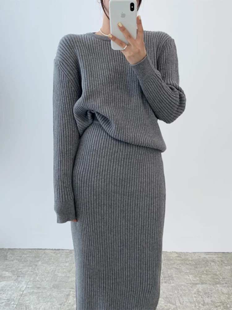 Solid color set two high waisted womens pieces sweet Korean elegant streetwear chic long sleeves black casual A-line womens skiing 241112