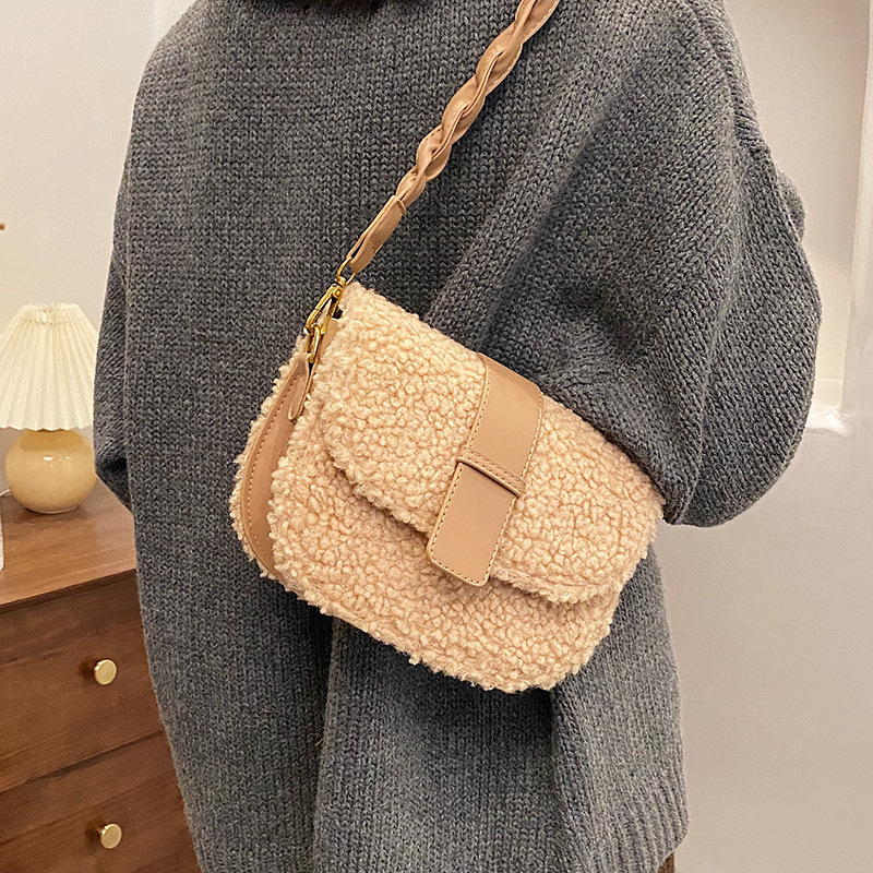 Free Shipping 2023 Winter Shoulder Messenger Weave Strap Saddle Armpit New High-quality Plush Fur Bag Women's Handbag Designer Designer Bag Luxur