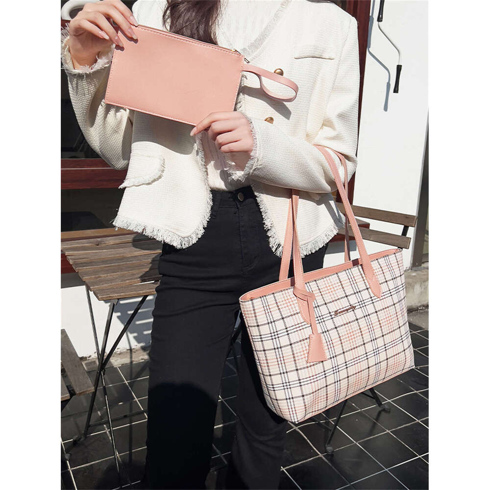 Plaid printed Tote 2024ladies handbag Large capacity shoulder female Korean version of the new shopping bag