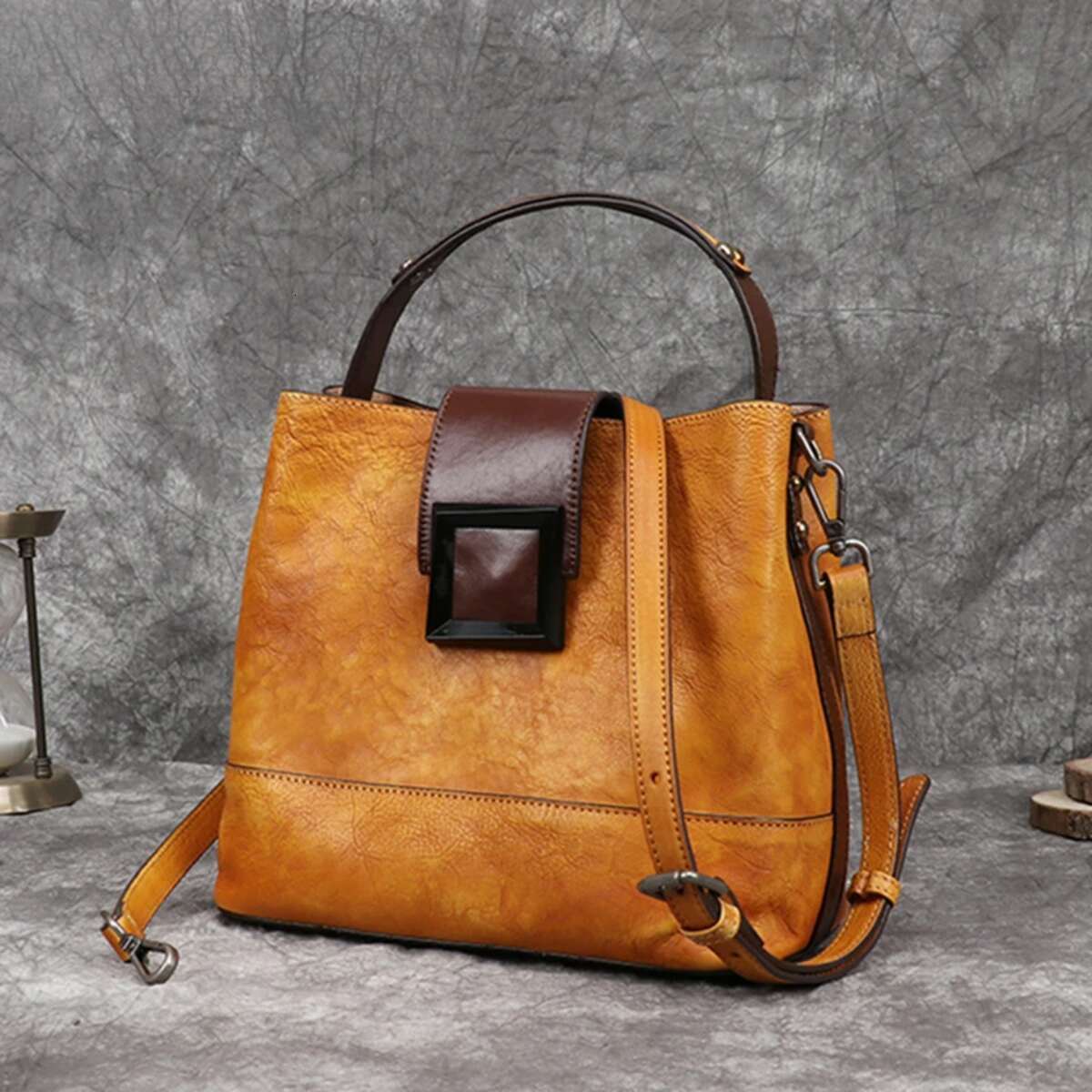 Motaora Women's Retro Genuine Leather Shoulder Handmade Women Bucket Bag First Layer Cowhide Top-Handle Bags For Female Genuine Leather BagVoyage